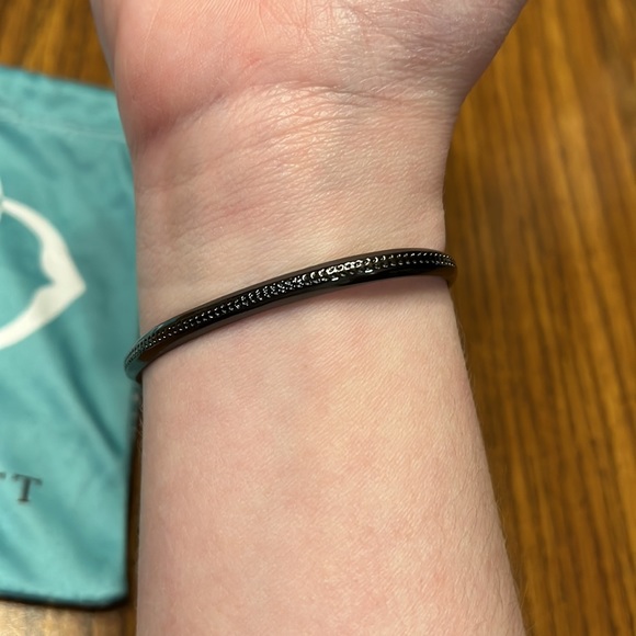 Kendra Scott Elton Cuff in Gunmetal win Abalone Shell - Picture 3 of 4